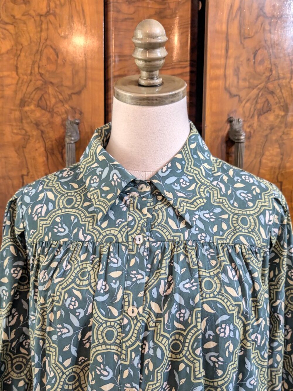 AVARA Flores Top S Green Medallion Tile Print Boho Peasant Blouse Bishop Sleeve - Picture 4 of 7